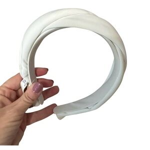 🔹5/$25🔹 Aerie NWT White Twist Headband